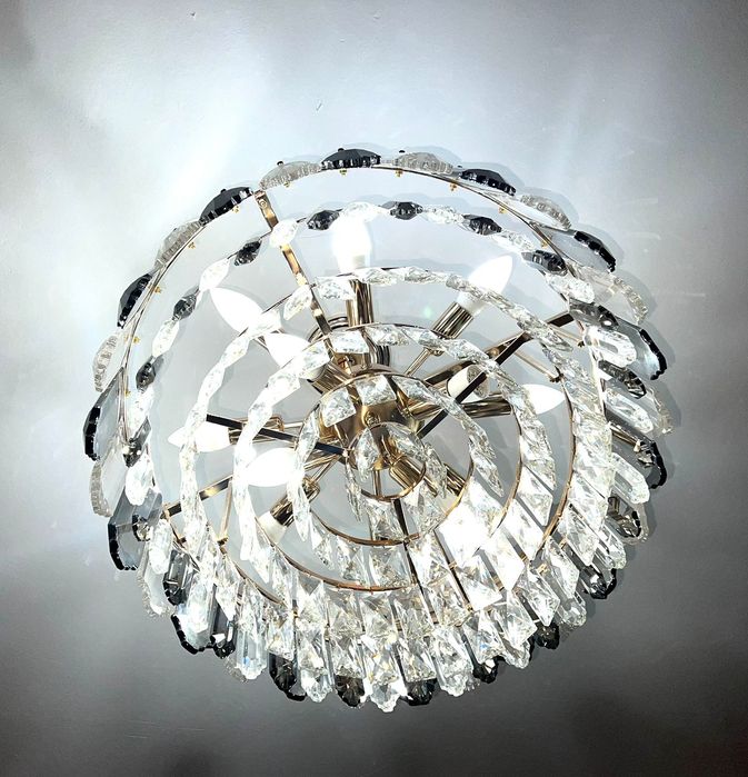 Продается люстра диаметр 60. В новом состоянии.