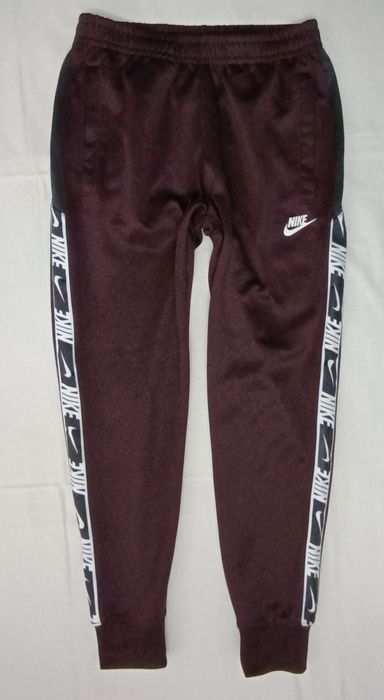 Nike Sportswear Repeat Pants оригинално долнище S Найк спорт долница