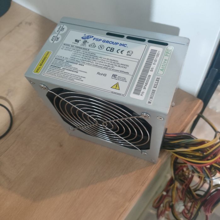 Блок питания на 600w FSP Group Inc.