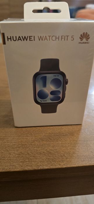 Продавам Huawei Fit 5