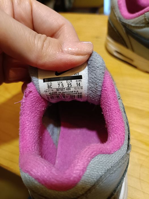 Adidasi Nike marimea 23