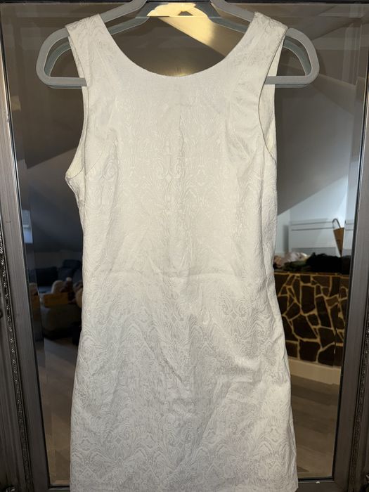 Rochie alba cu model