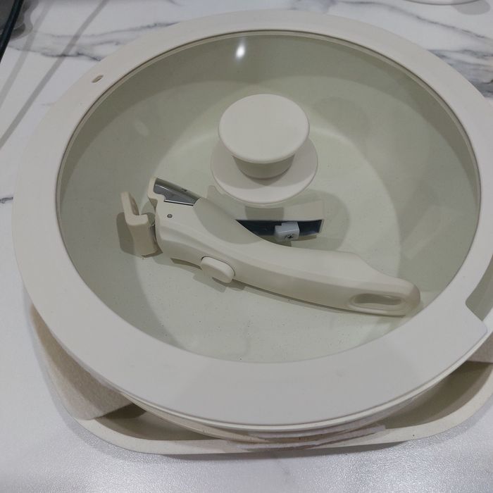 Продам набор сквородок.