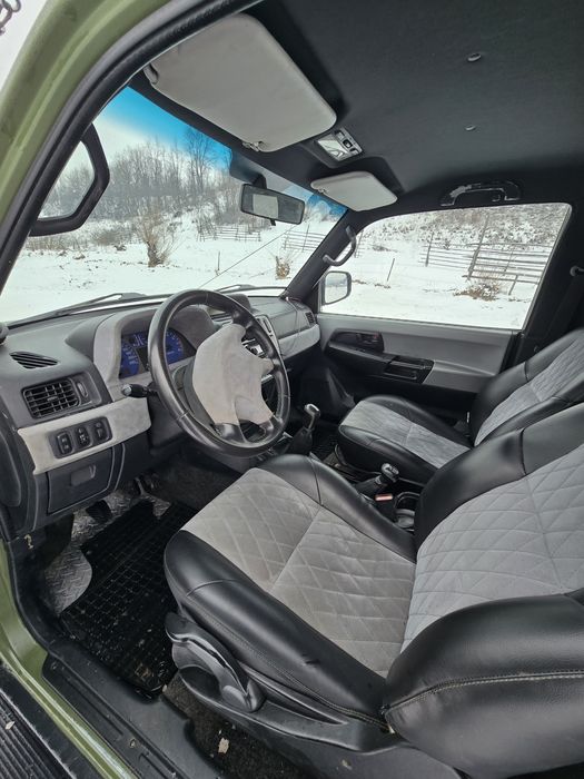 Mitsubishi pajero pinin