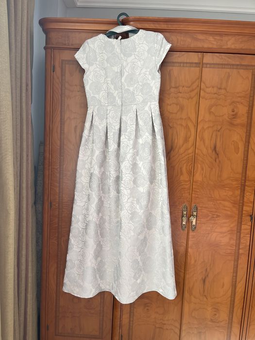 Платье  цвета серебра , вечернее.