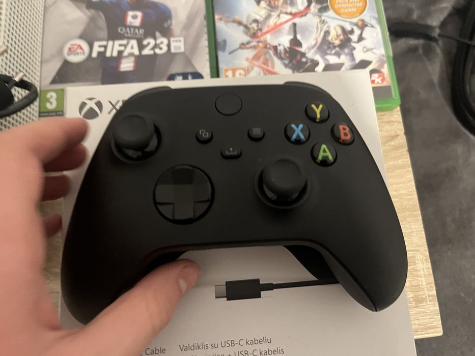 Xbox one cu 13 jocuri doua controlare