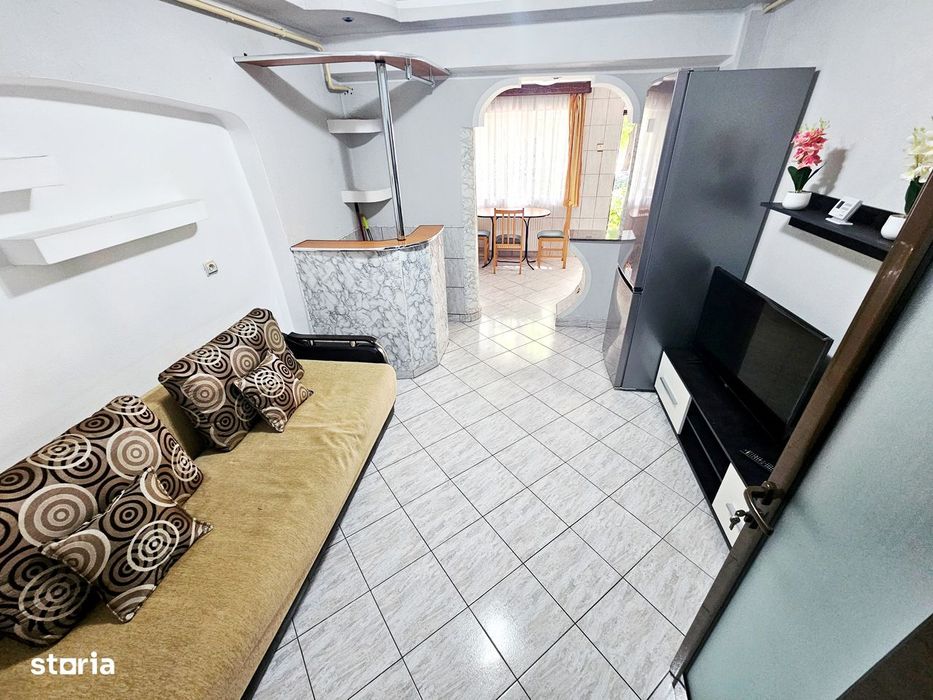 Apartament cu 4 camere, balcon MOBILAT , UTILAT , zona Nae Leonard