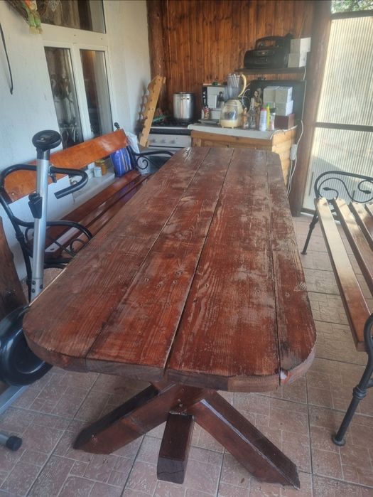 Masă și bănci pentru terasă sau foișor