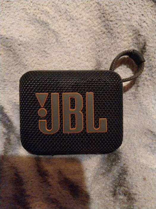 Vând boxă JBL 4 GO