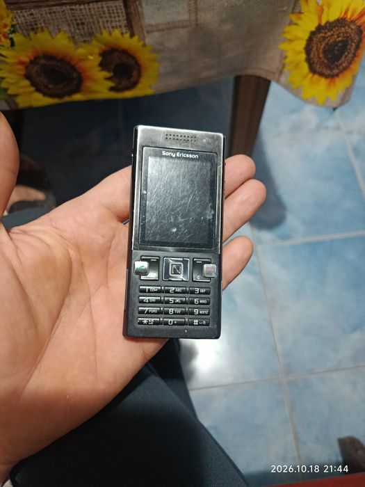 Sony ericsson T700