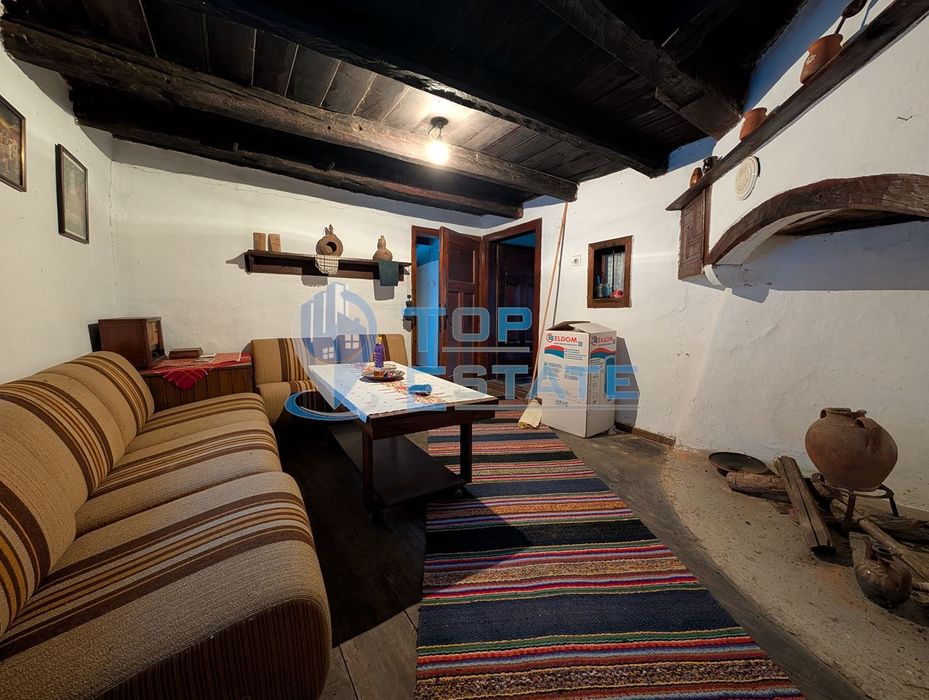 Двуетажна автентична къща в село Кисьовци, област Велико Търново