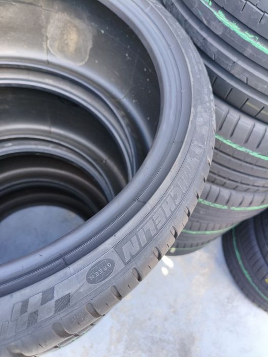 275 30 20 Michelin