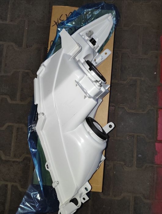 Продам комплект фар на Камри-50 SE