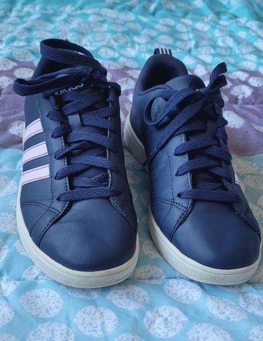 Adidasi adidas .