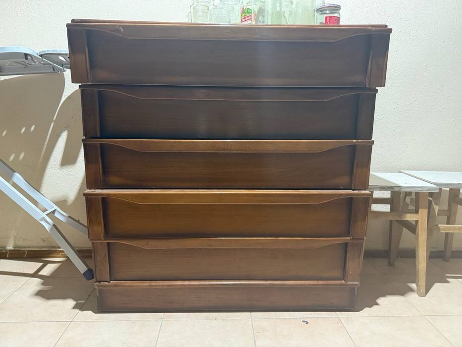 Продаются сундук и комод, комод настоящее дерево