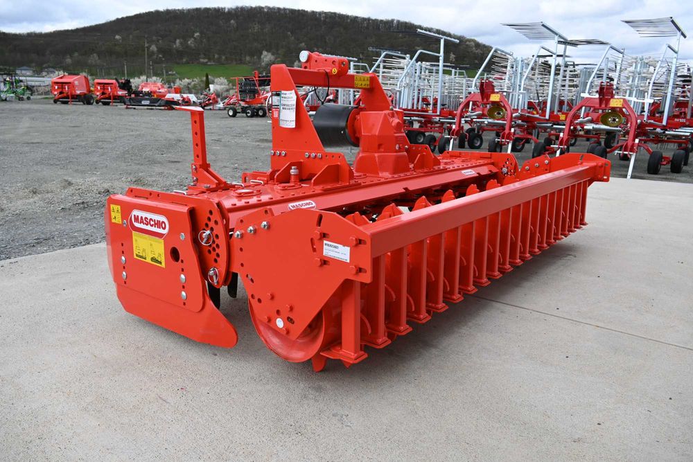 Grapa rotativa DELFINO SUPER 2500 cu tavalug packer - Maschio Gaspardo