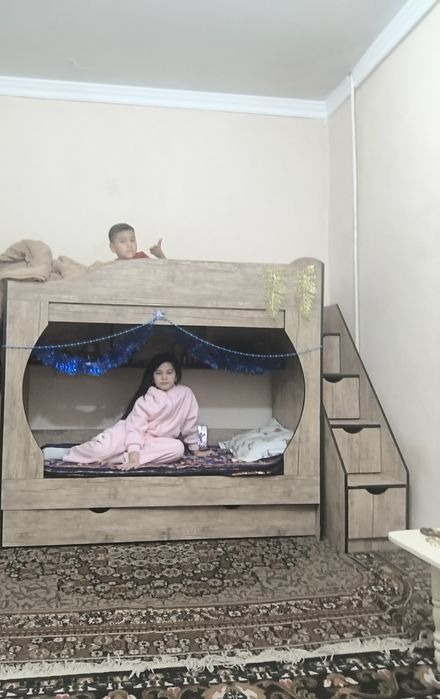 Bolalar kravati maxsus yasattirlgan