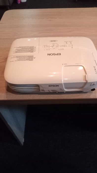 Экран для проектора,проектор