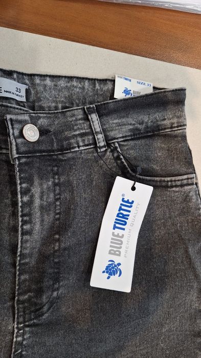 Продавам чисто нови дамски дънки