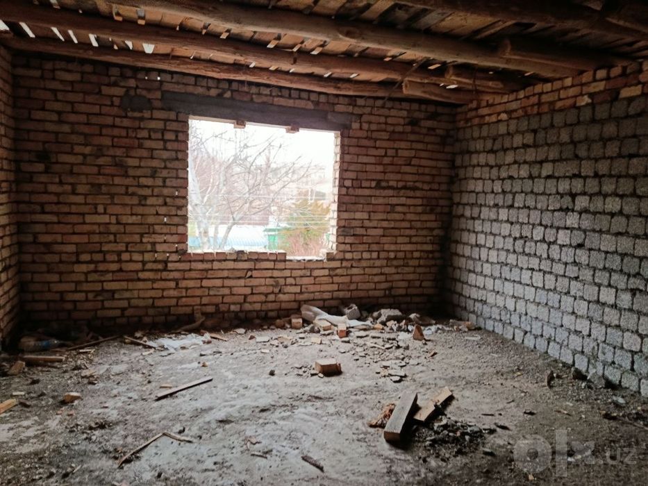 Oqtoshda dacha sotiladi
