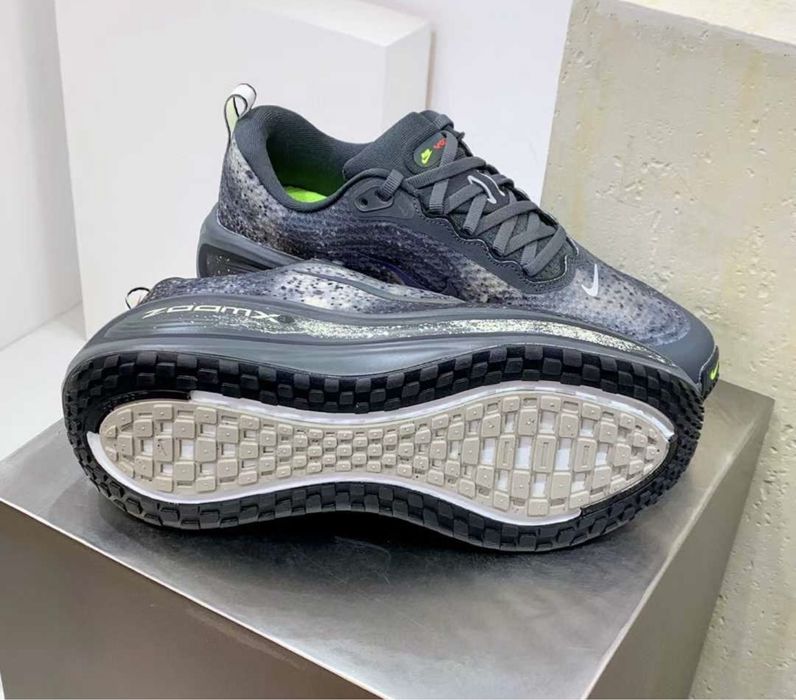 Нови мъжки маратонки Nike Vomero plus Anthracite/Oatmeal/Volt/Black
