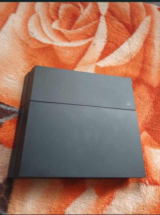 Vand ps 4 cu 5 jocuri