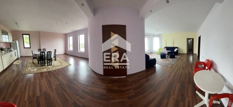 Ексклузивна, едноетажна, обзаведена къща за продажба, с веранда и двор