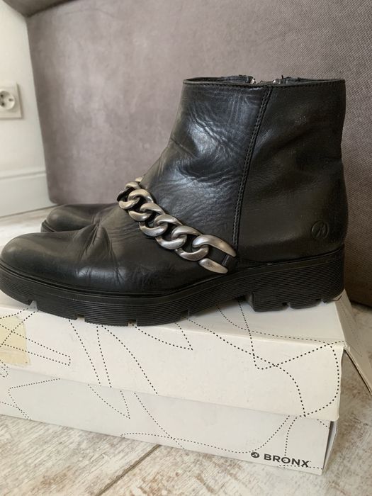 Продаю женские ботинки « Bronx»
