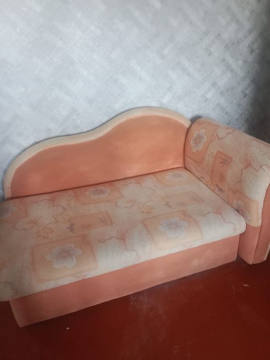 Кушетка для массажа , диван бу продается