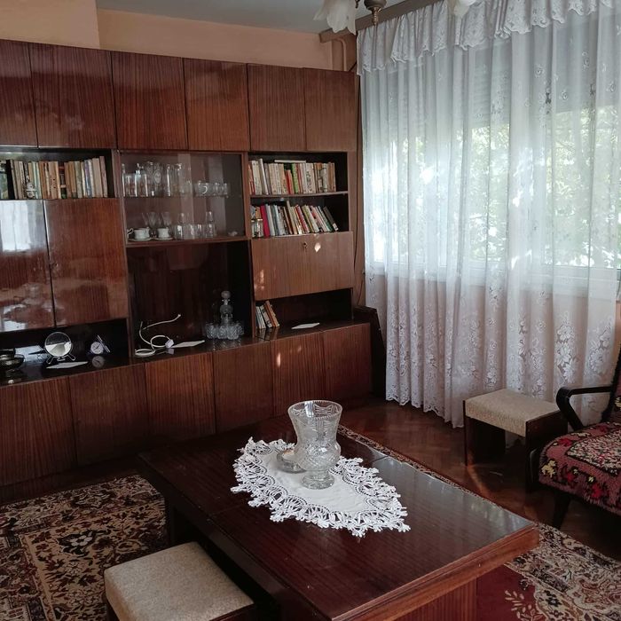 Етаж от къща и гараж