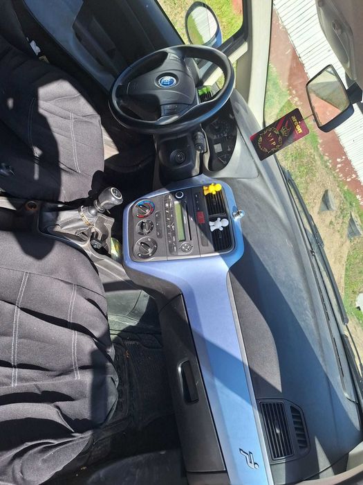 Vand Fiat grande punto 1.4 benzina