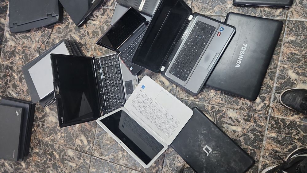 Vand laptopuri perfect functionale