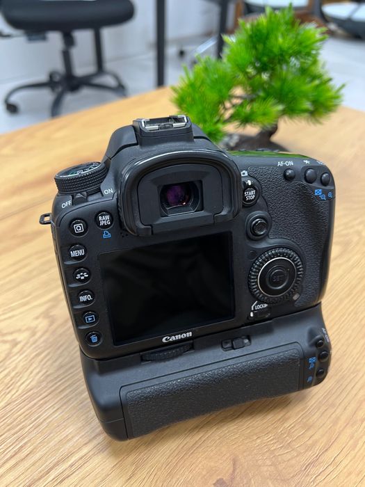 Професионален Фотоапарат Canon 7D