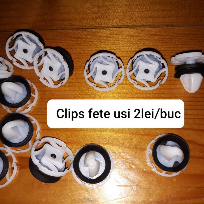 Vand clipsuri pentru panou usa Dacia, Renault,Citroen,Peugeot