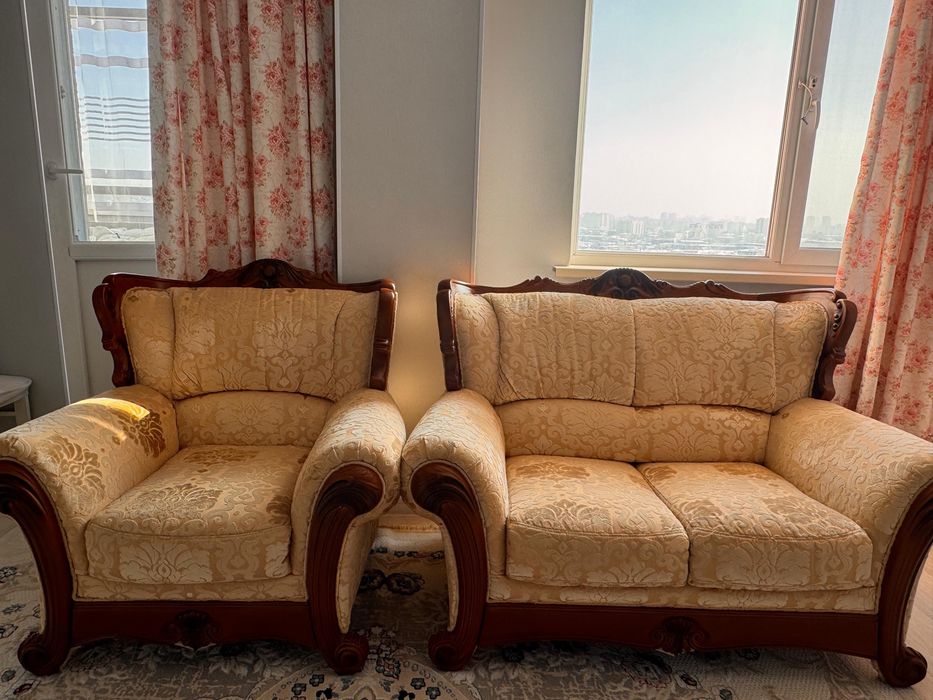 Диван с креслом