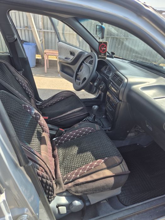 Nissan sunny 93г об 1,6 хэтчбек