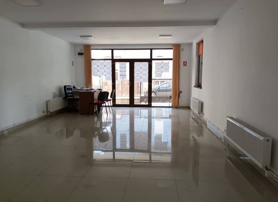 Clădire de închiriat integral sau separat