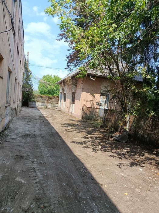 vand doua cladiri 700mp +71 mp la pret de apartament