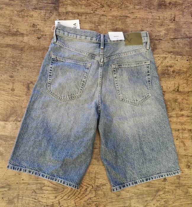 Pantaloni scurti