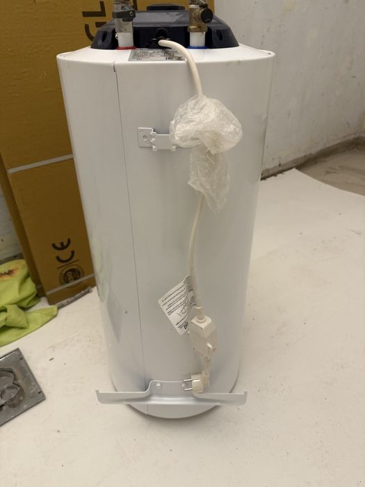 Продам новый Аристон 80 литров