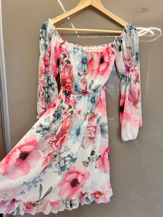 Флорална рокля с паднали ръкави