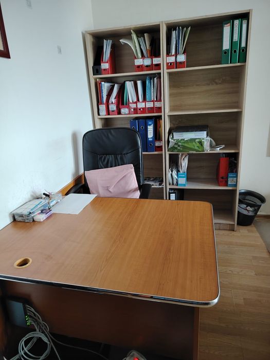 Vând mobilier de birouri