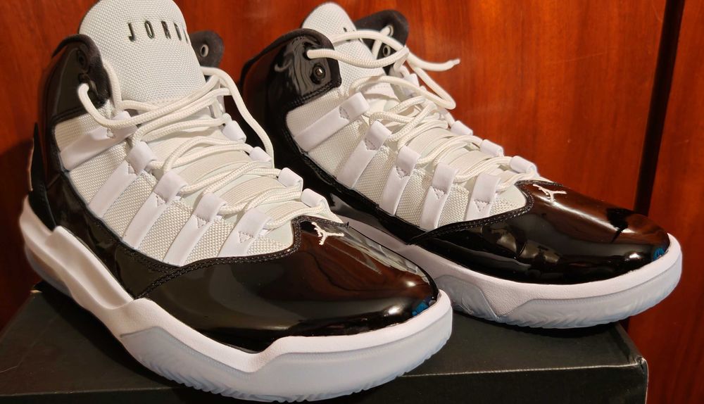 Nike Air Jordan Max Aura Black White ЧИСТО НОВИ 44.5ти номер 28.5см