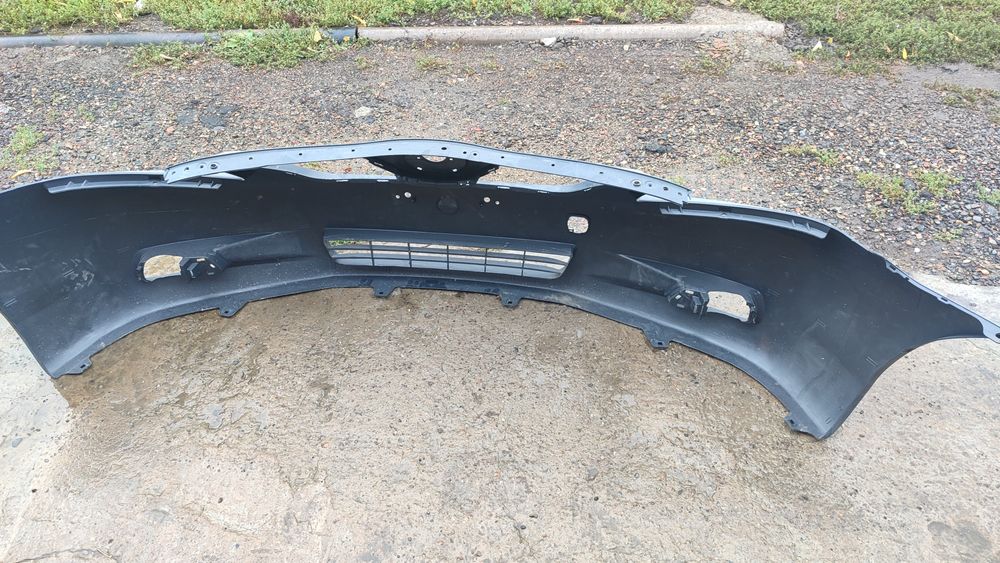 Продам бампер на Камри 40