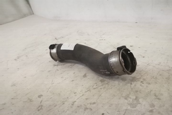 Оригинален интеркулер маркуч/тръбопровод в добро състояние Мерцедес-Бе