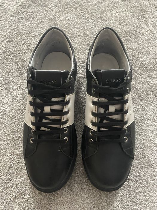 Черни обувки Guess
