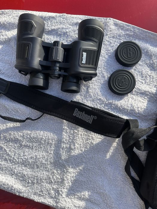 Binoclu Bushnell 12x42 Waterproof cu husă – stare foarte bună