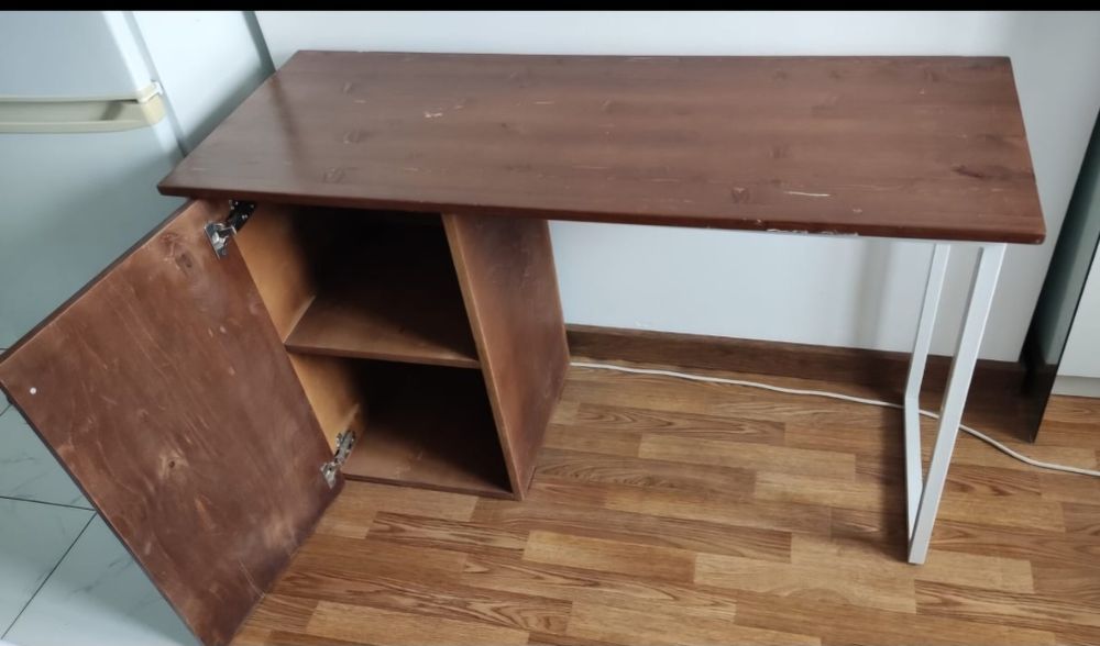 Стол письменный, стол письменный