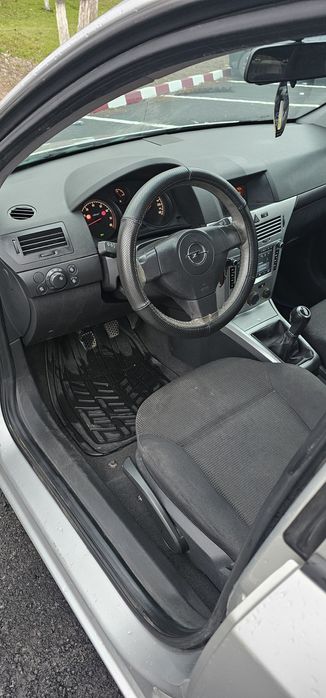 Vând Opel Astra H  2010