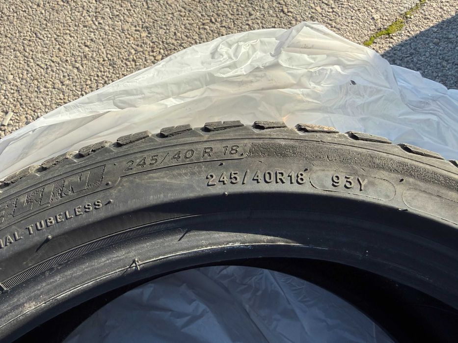 Продавам комплект 4 гуми Michelin CrossClimate 2 245/40 R18 93Y, DOT 2020, добро състояние,  без ремонти